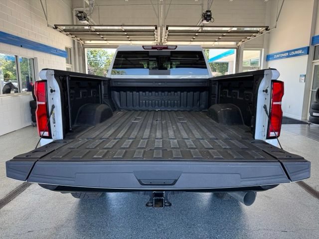 Used 2024 Chevrolet Silverado 2500 ZR2 w/ Technology Package AWD/4WD image 12