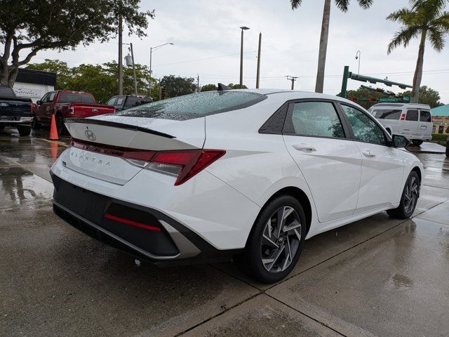 Used 2025 Hyundai Elantra Sport image 4