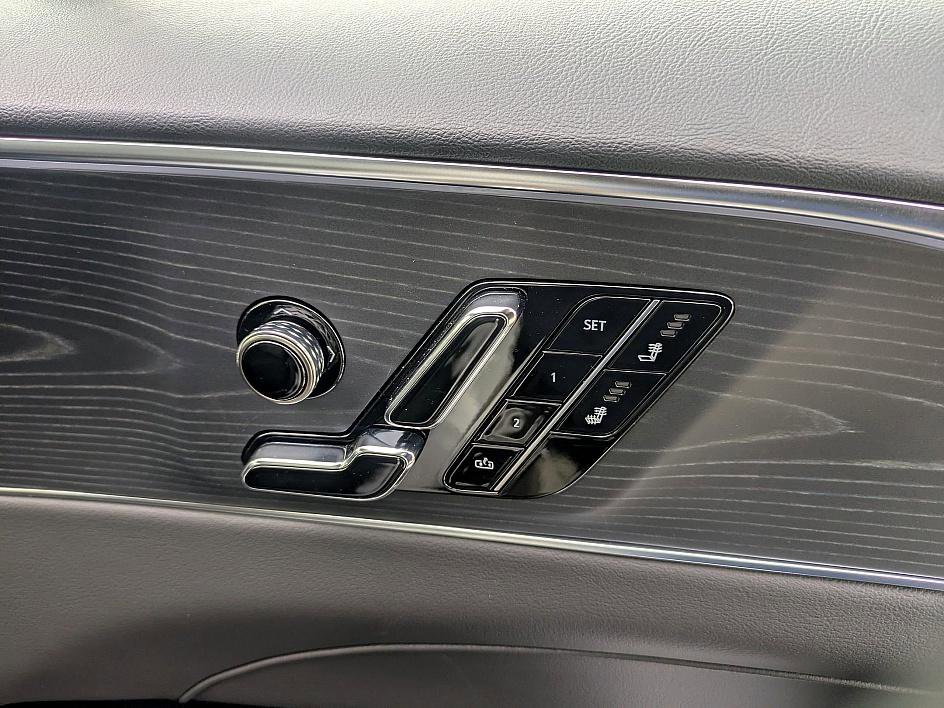 Certified 2025 Cadillac Lyriq Luxury image 31