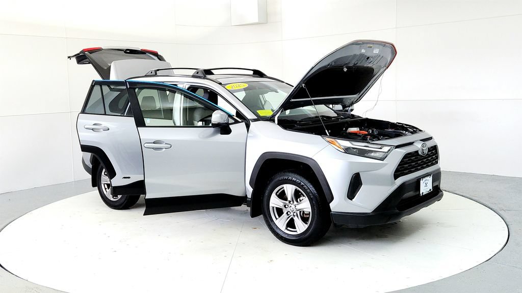 Used 2025 Toyota RAV4 XLE w/ Convenience Package AWD/4WD image 12