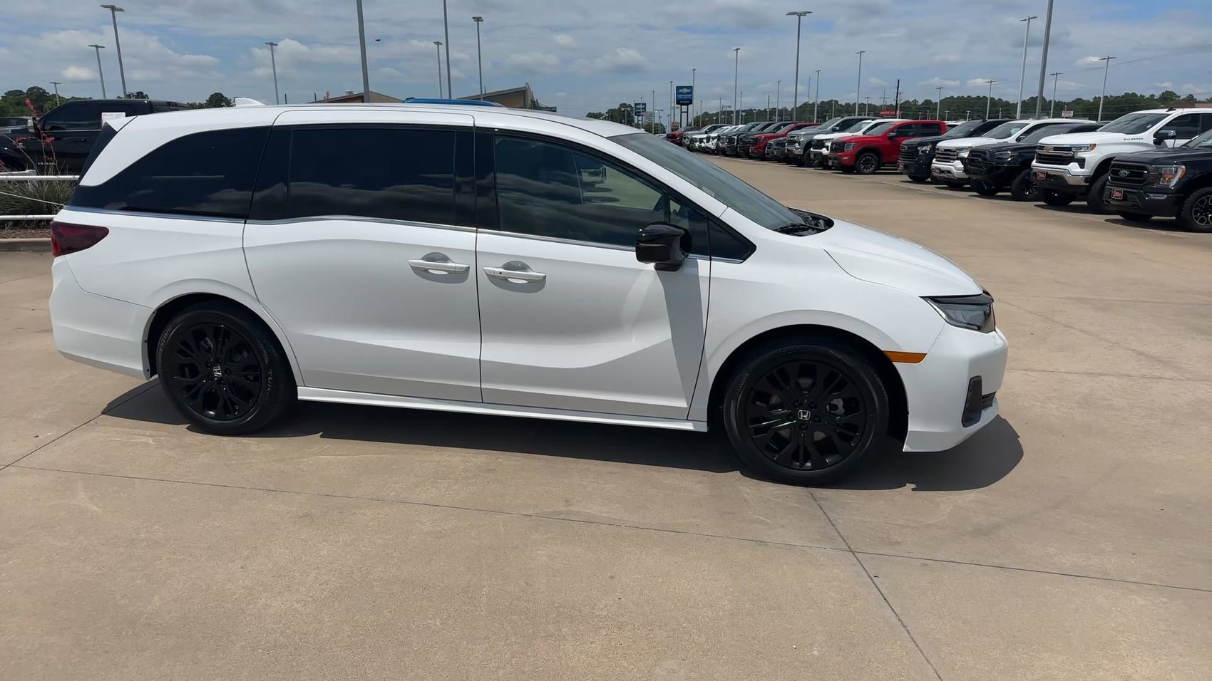 Used 2025 Honda Odyssey Sport-L image 2