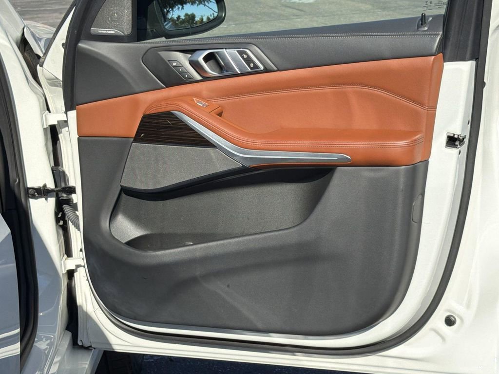 Used 2023 BMW X7 xDrive40i image 33