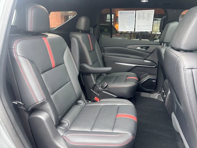 Used 2025 Chevrolet Traverse RS image 31