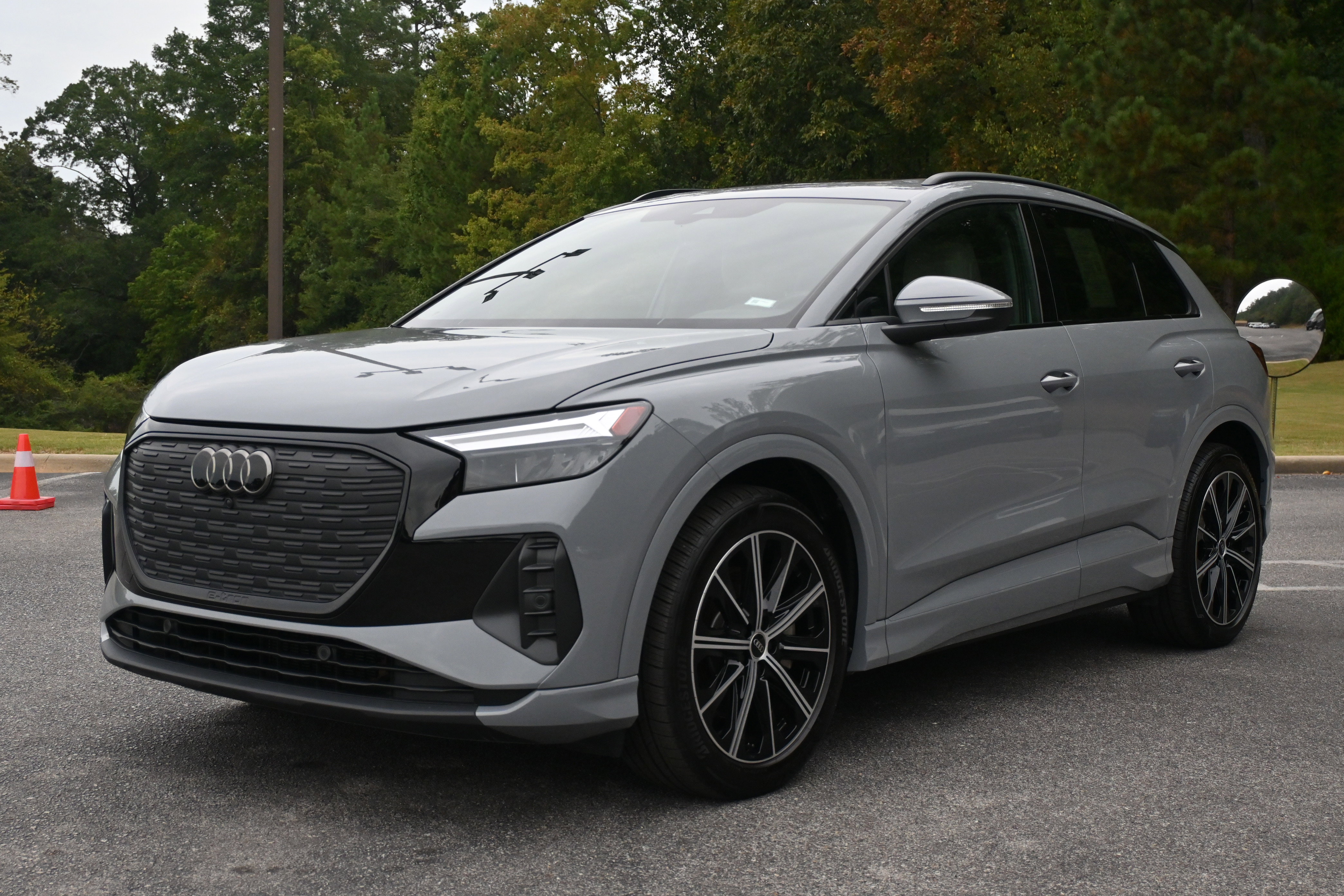 Used 2025 Audi Q4 e-tron Premium Plus image 5