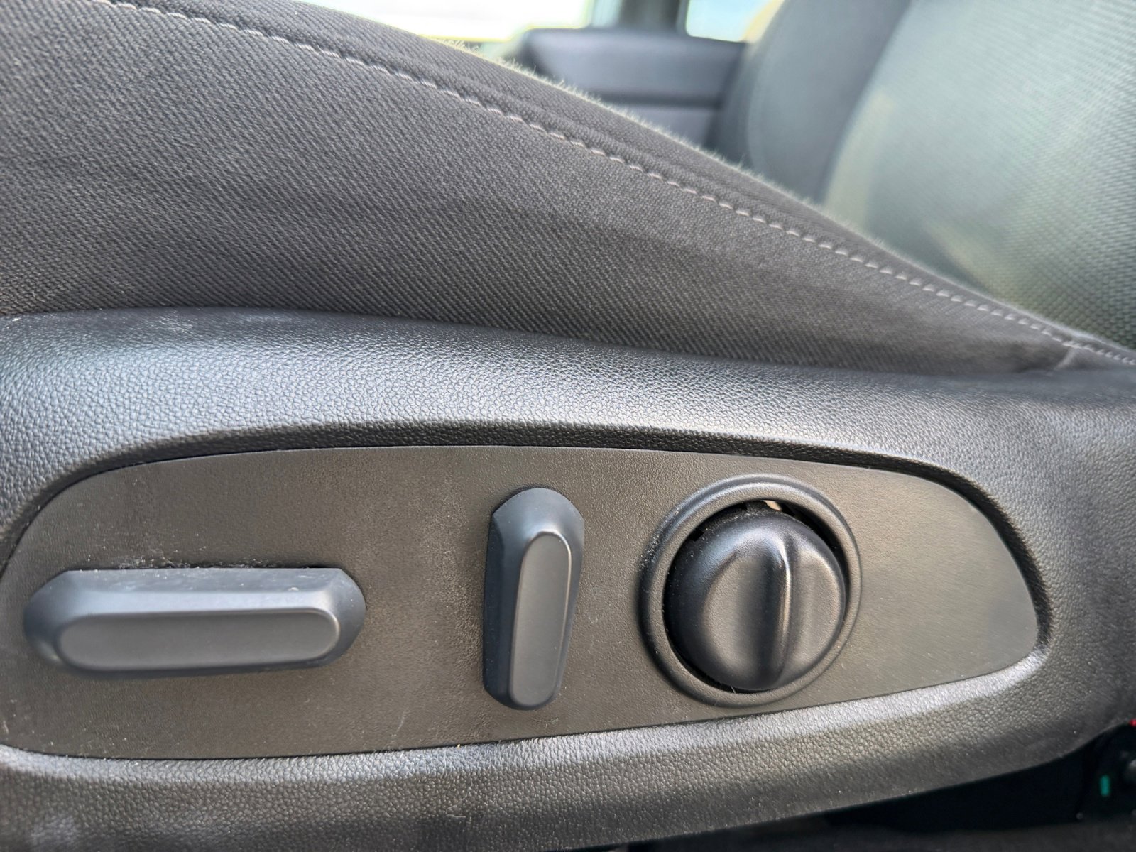 Used 2023 Chevrolet Traverse LT image 10