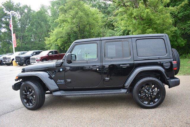 Used 2025 Jeep Wrangler Sahara 4xe AWD/4WD image 3