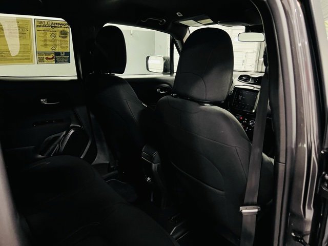 Used 2021 Jeep Renegade Latitude image 28