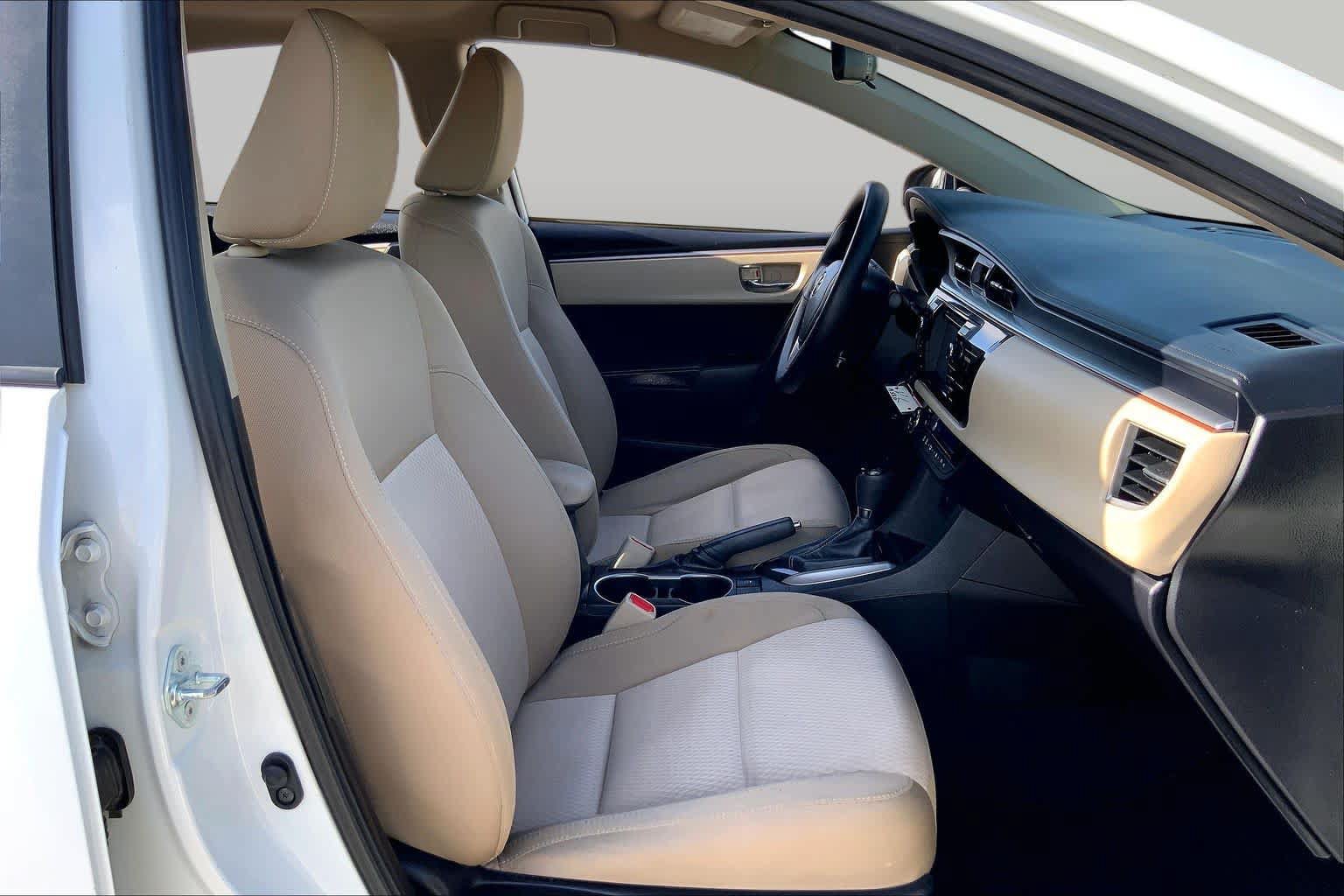 Used 2015 Toyota Corolla LE FWD image 9