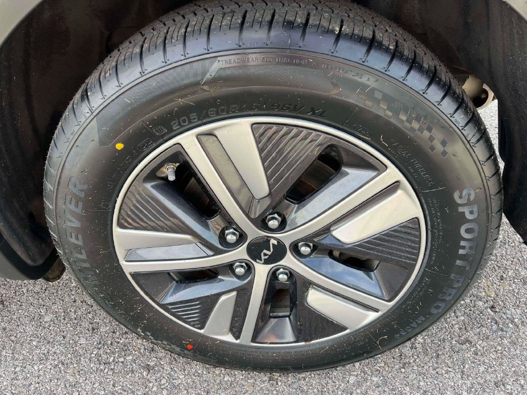 Used 2022 Kia Niro EX Premium FWD image 36