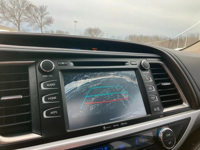 Used 2017 Toyota Highlander XLE image 10