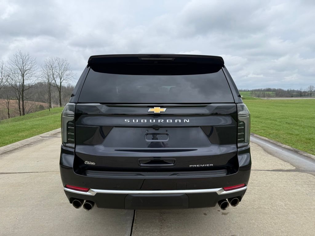 Used 2025 Chevrolet Suburban Premier image 4