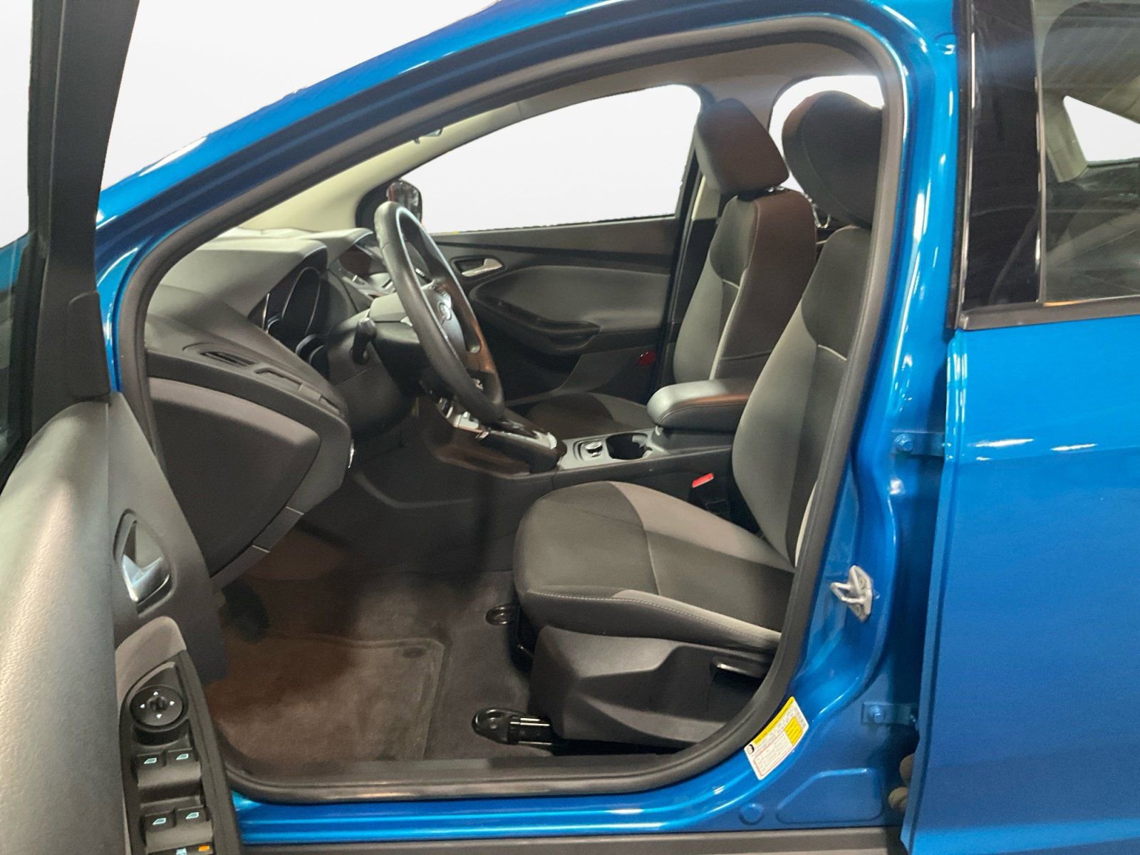 Used 2014 Ford Focus SE w/ SE Winter Package image 15