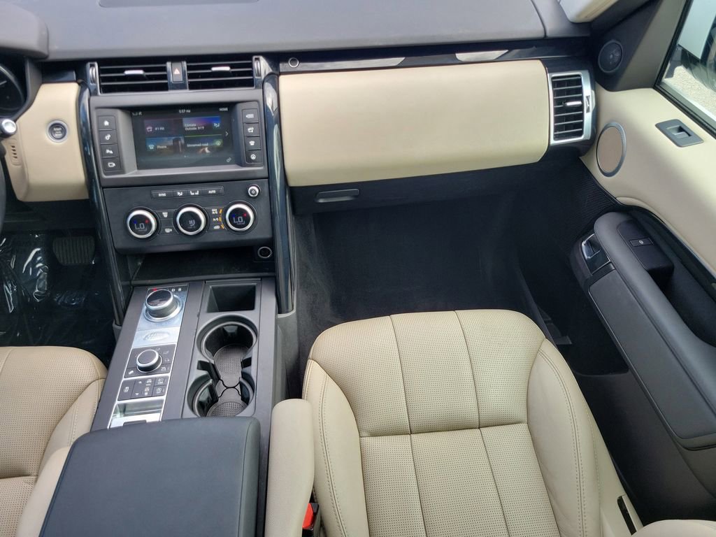Used 2017 Land Rover Discovery SE AWD/4WD image 19