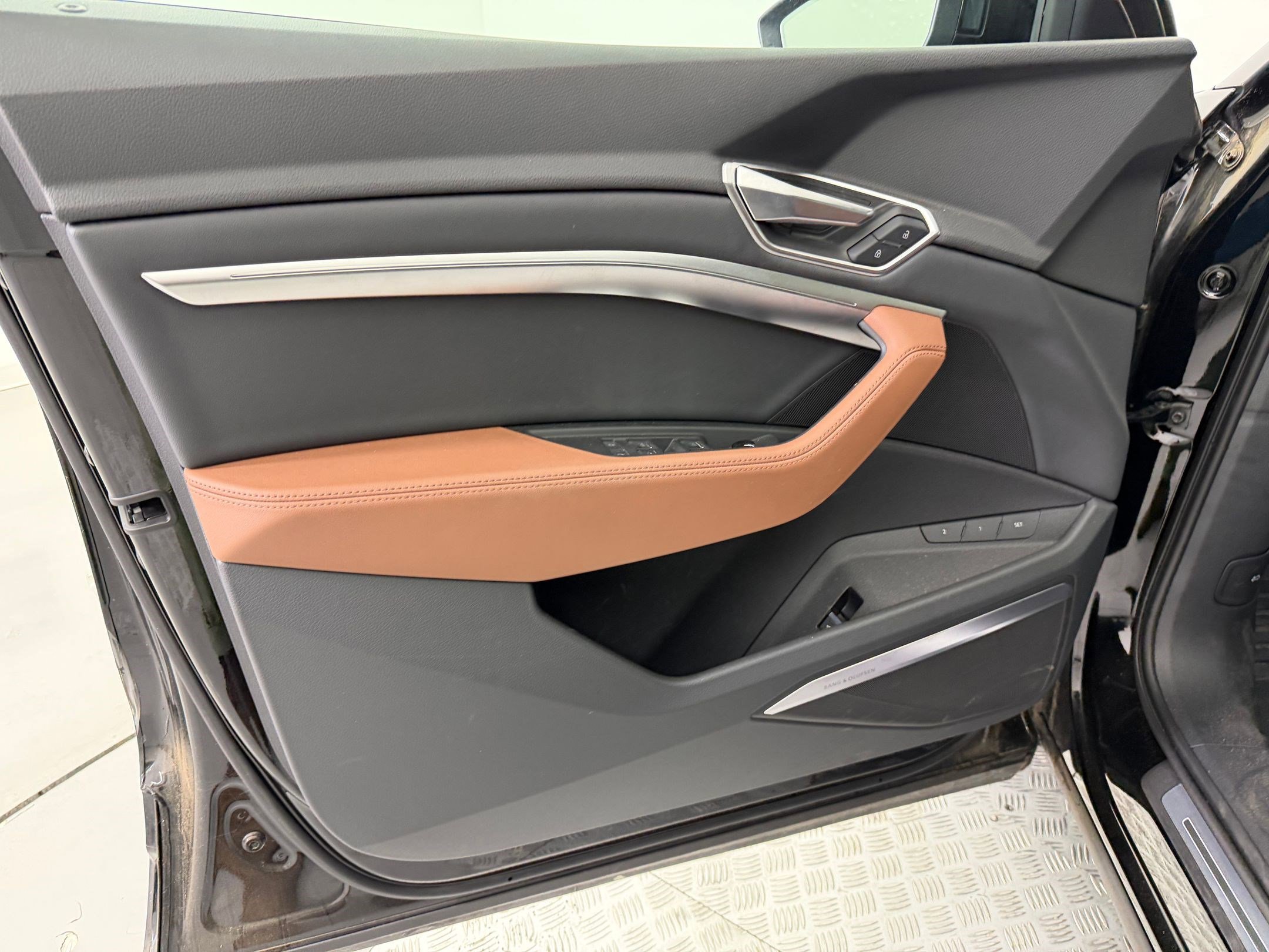 Certified 2022 Audi e-tron Premium Plus w/ Premium Plus Package AWD/4WD image 24