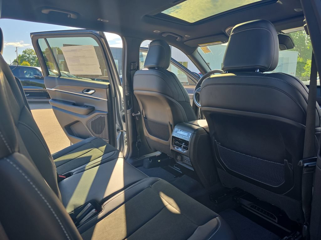 New 2026 Jeep Grand Cherokee L 4WD image 11