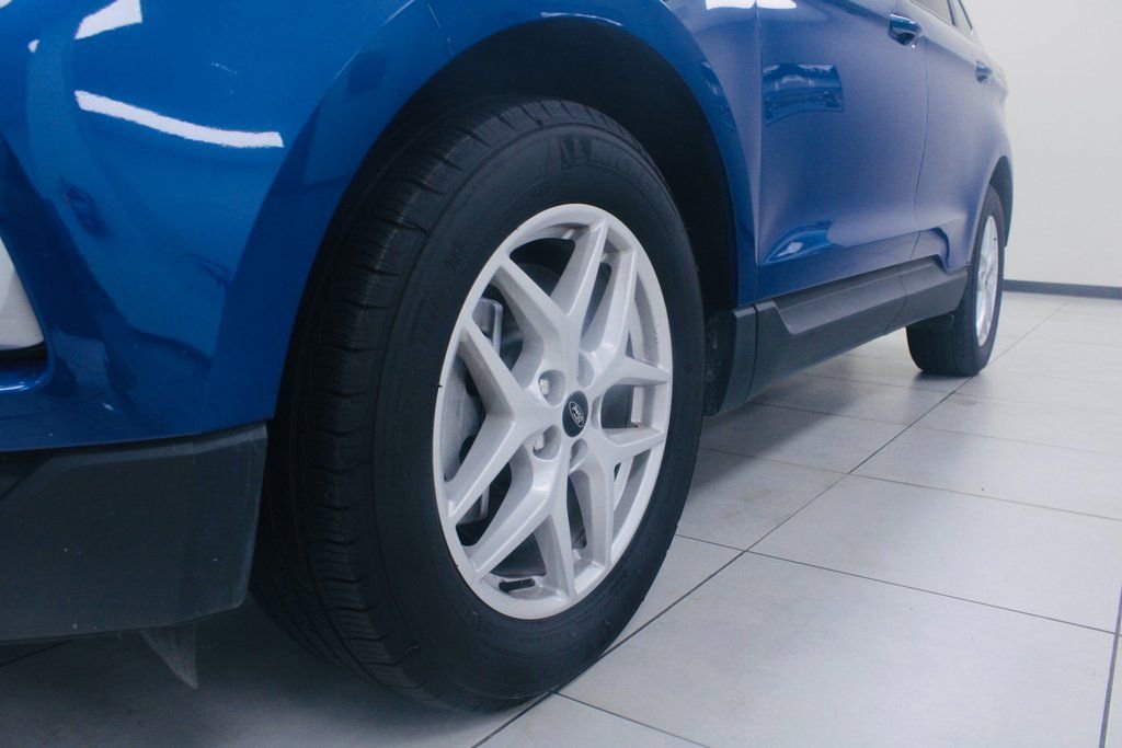 Used 2024 Ford Edge SEL image 3