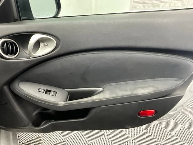Used 2010 Nissan 370Z Touring RWD image 17