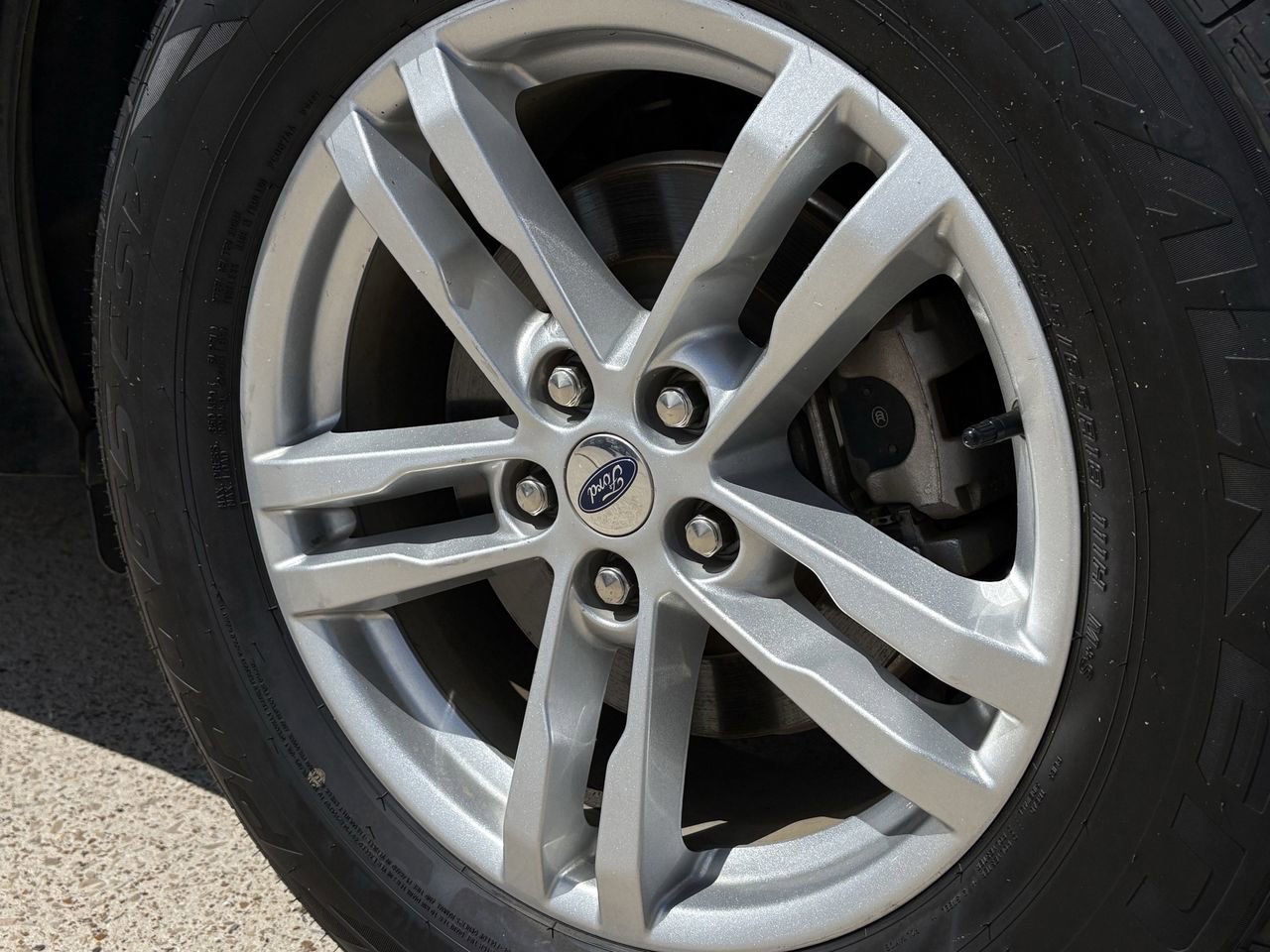 Used 2022 Ford Explorer XLT image 11