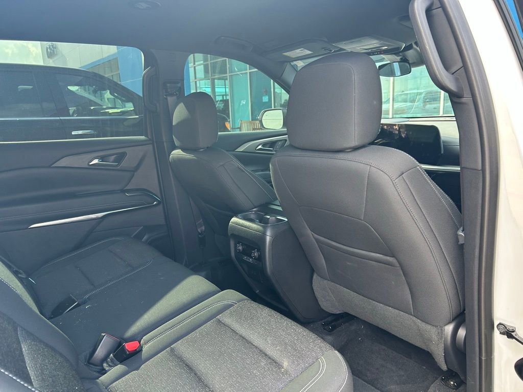 Used 2024 Chevrolet Traverse LS FWD image 11