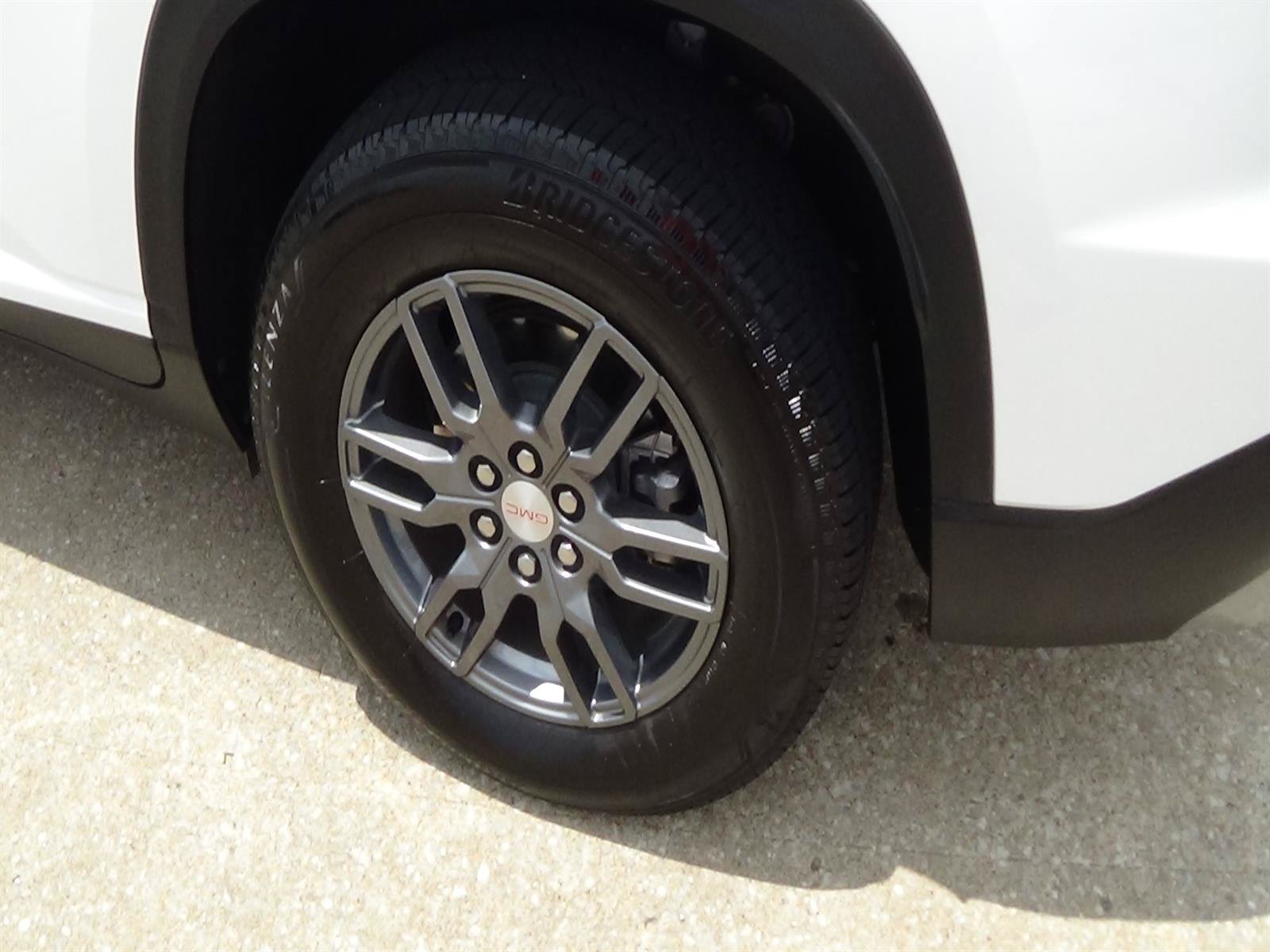Used 2025 GMC Acadia Elevation FWD image 9