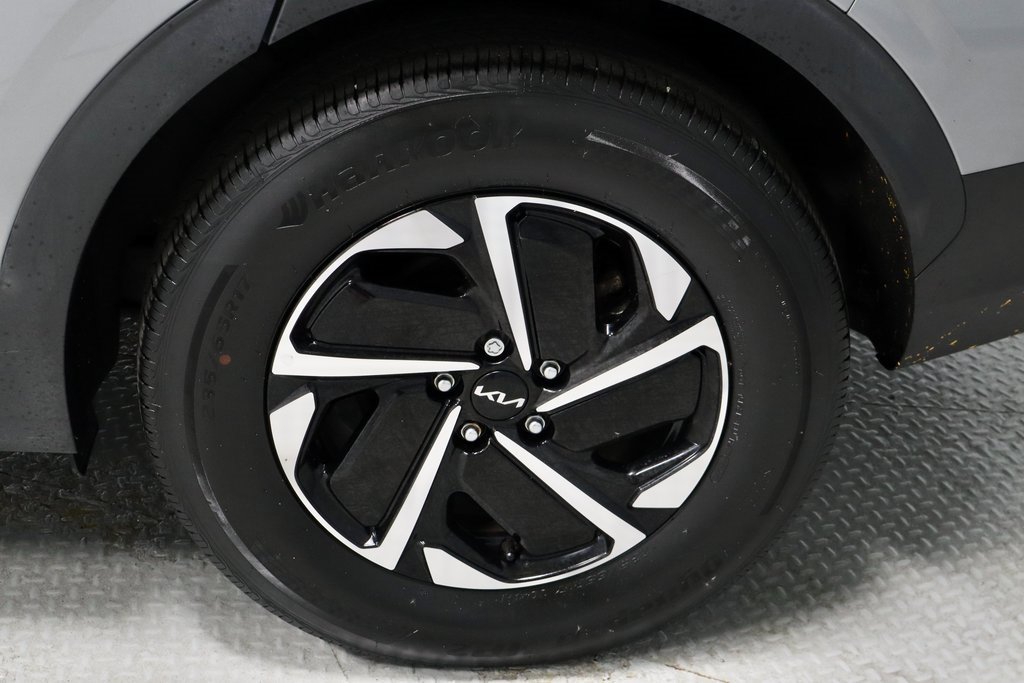 Used 2024 Kia Sportage LX image 19