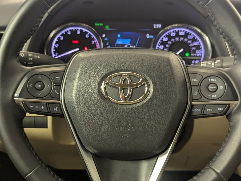 Used 2020 Toyota Camry XLE FWD image 18