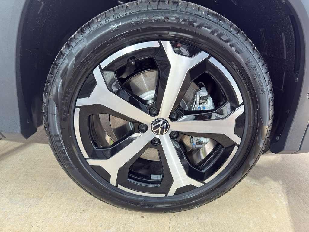 New 2026 Volkswagen Tiguan SE image 17