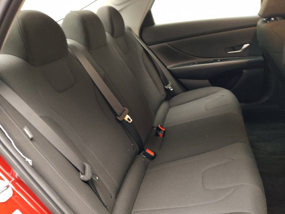 Used 2025 Hyundai Elantra SE image 19