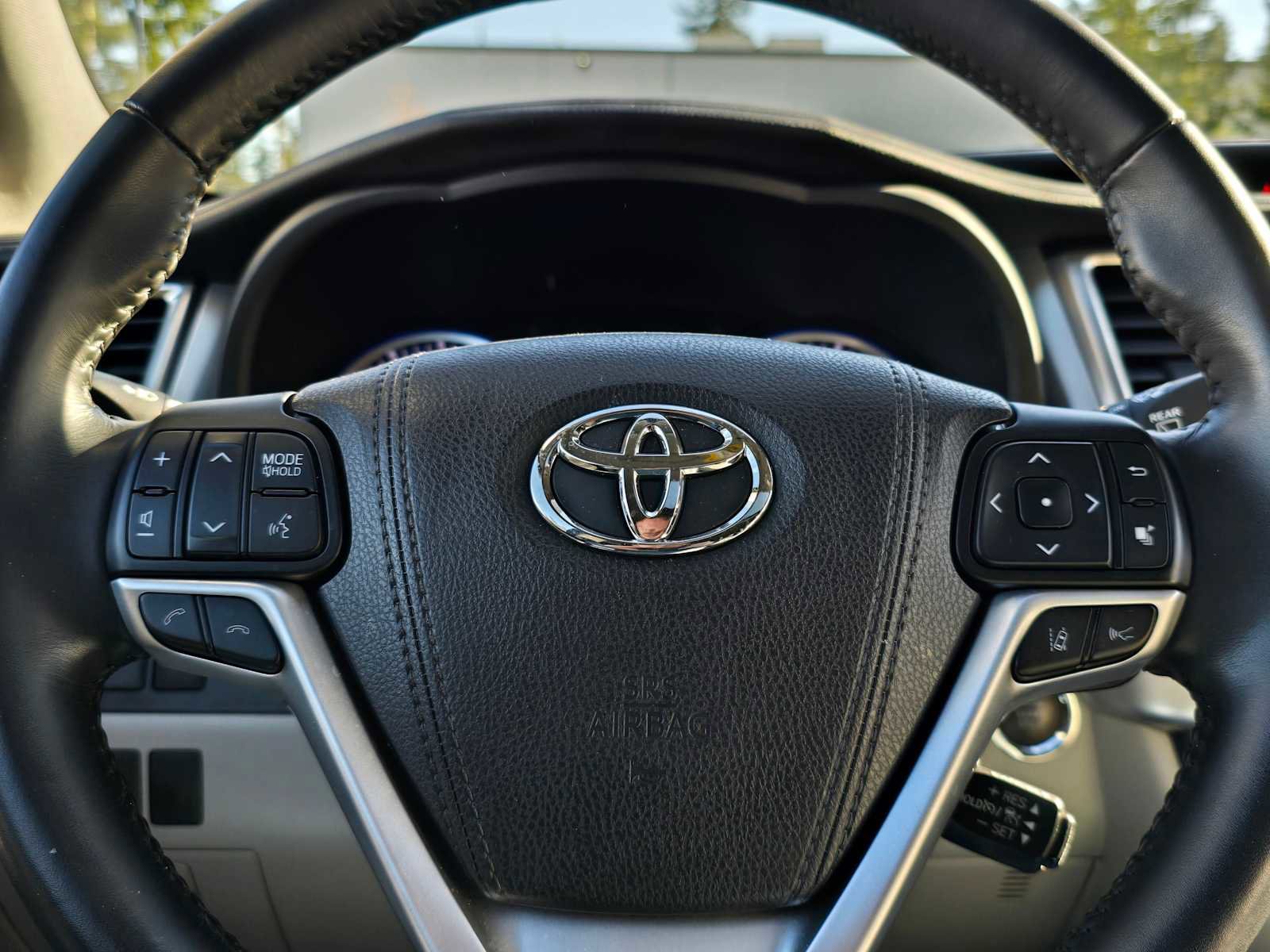 Used 2017 Toyota Highlander XLE image 26