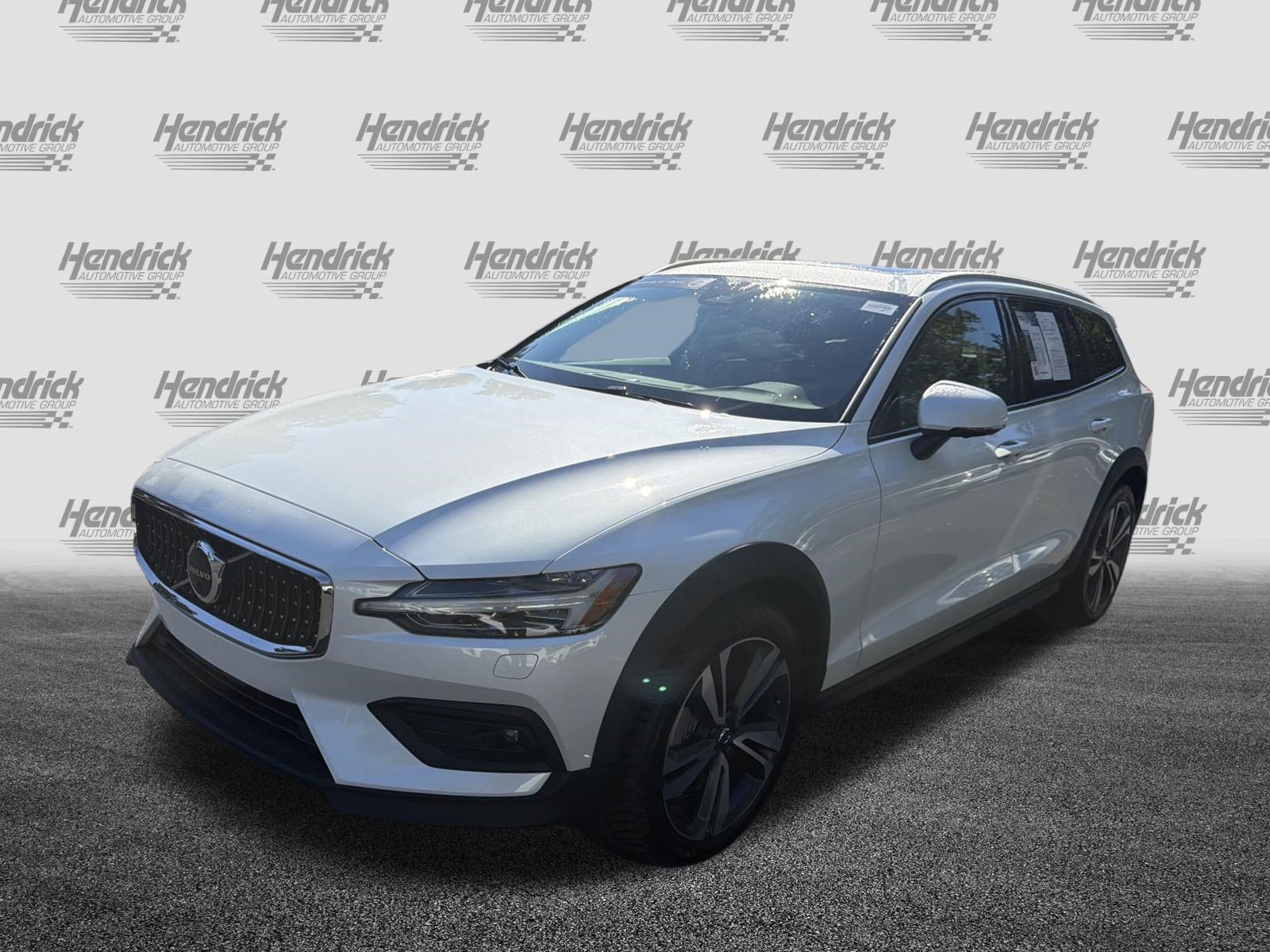 Certified 2026 Volvo V60 B5 Cross Country Plus w/ Climate Package AWD/4WD image 5