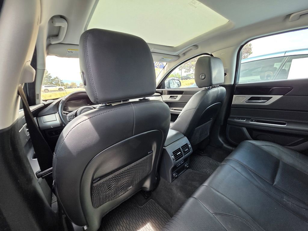Used 2017 Jaguar XF Prestige AWD/4WD image 8