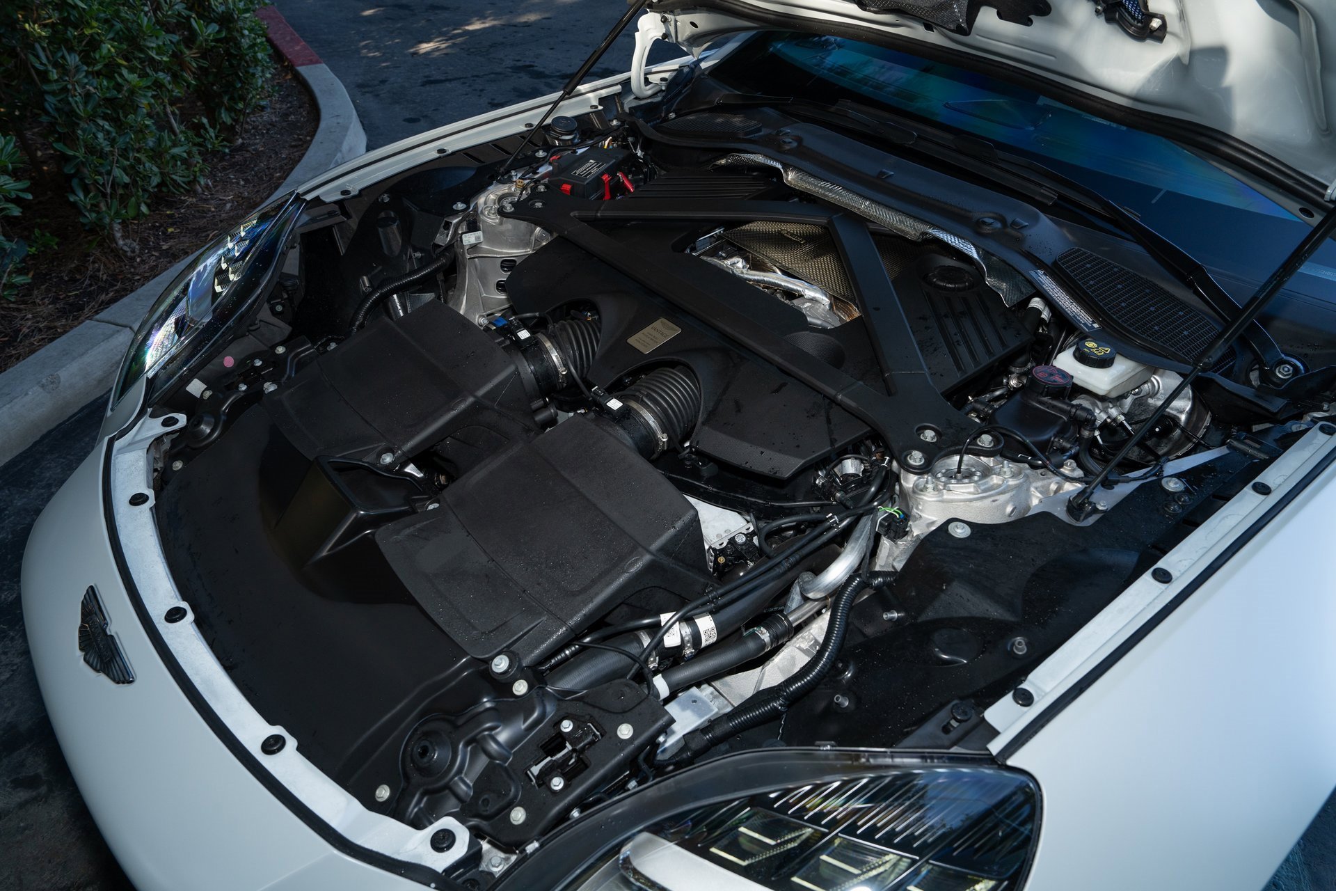 Used 2025 Aston Martin V8 Vantage Coupe image 12