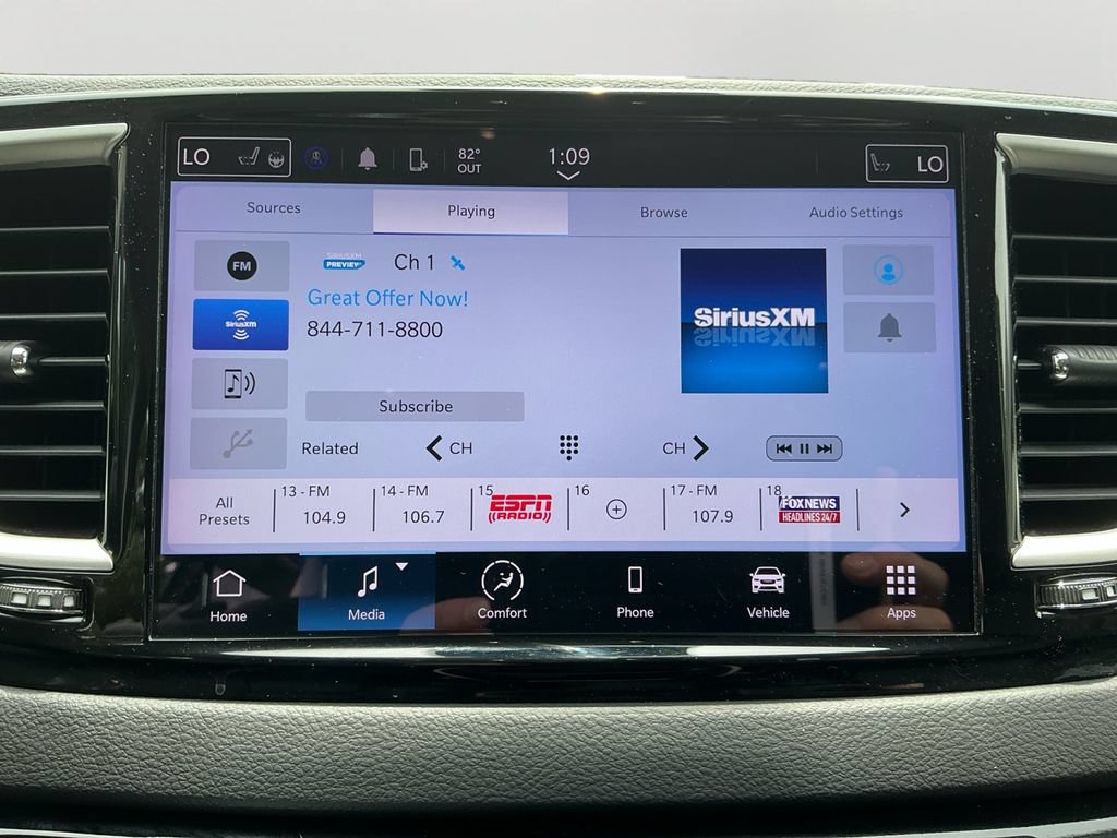 Used 2023 Chrysler Pacifica Touring-L FWD image 18