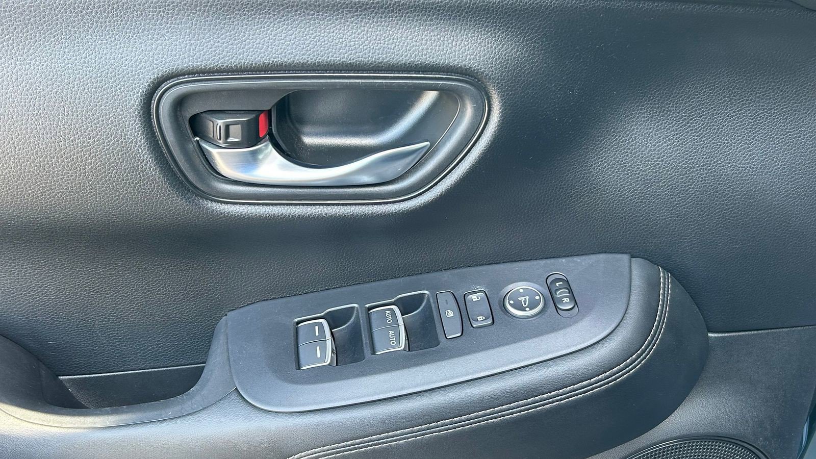 Used 2024 Honda HR-V EX-L image 9