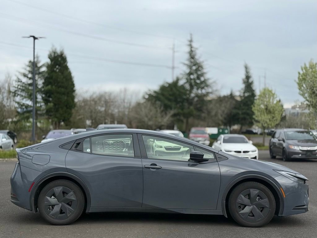 Used 2025 Toyota Prius Plug-In Hybrid image 6