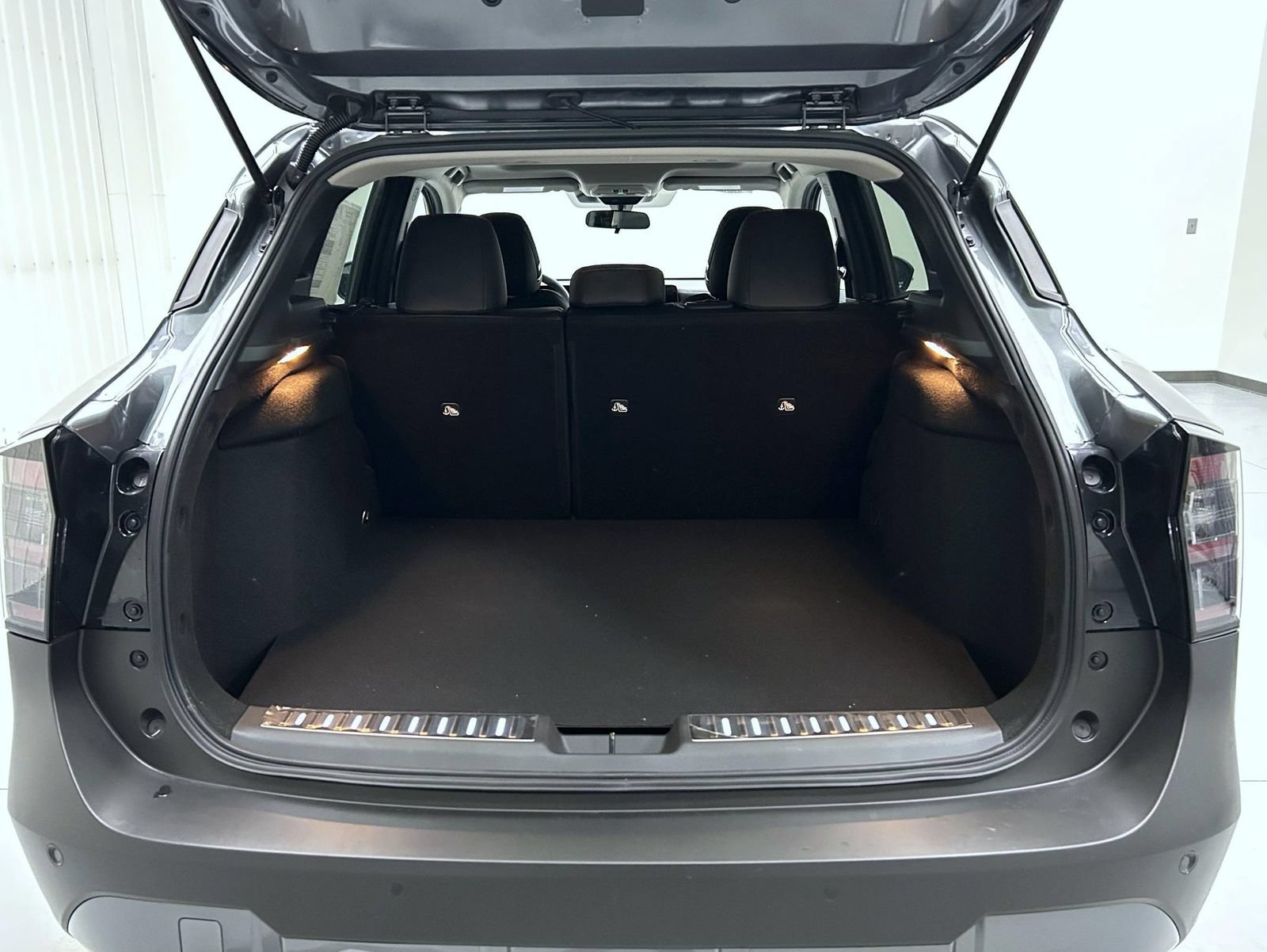 New 2026 Nissan Kicks SR w/ SR Premium Package AWD/4WD image 9