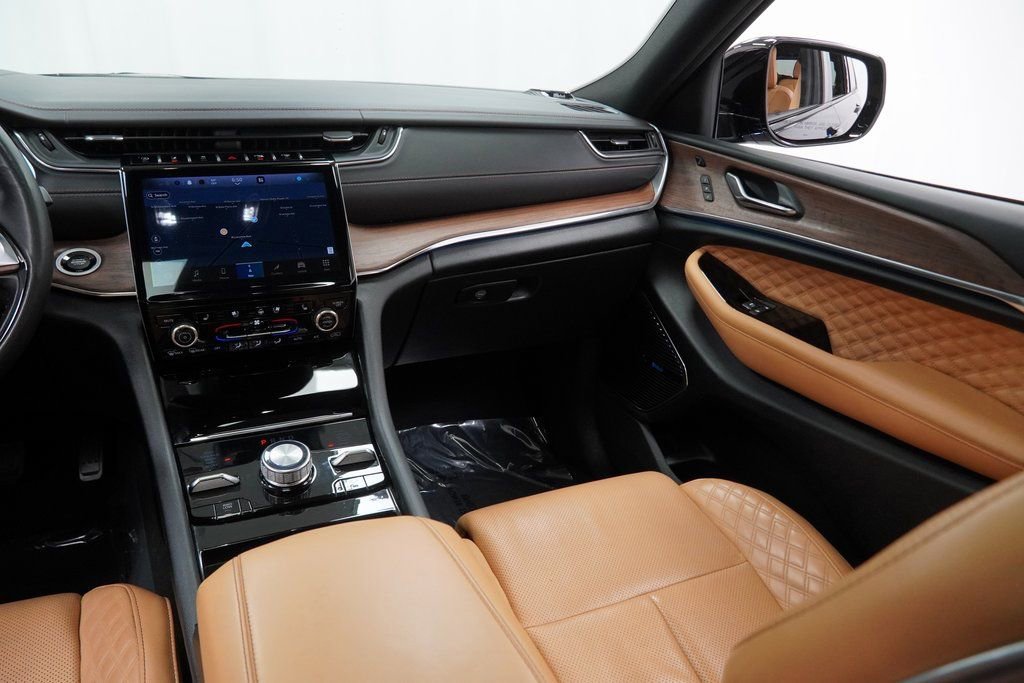 Certified 2024 Jeep Grand Cherokee L Summit w/ High Altitude Package image 28