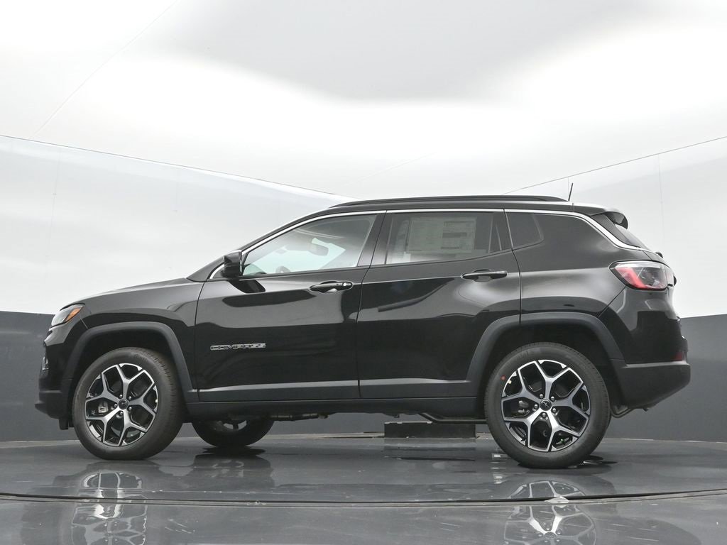 Used 2025 Jeep Compass Limited image 30