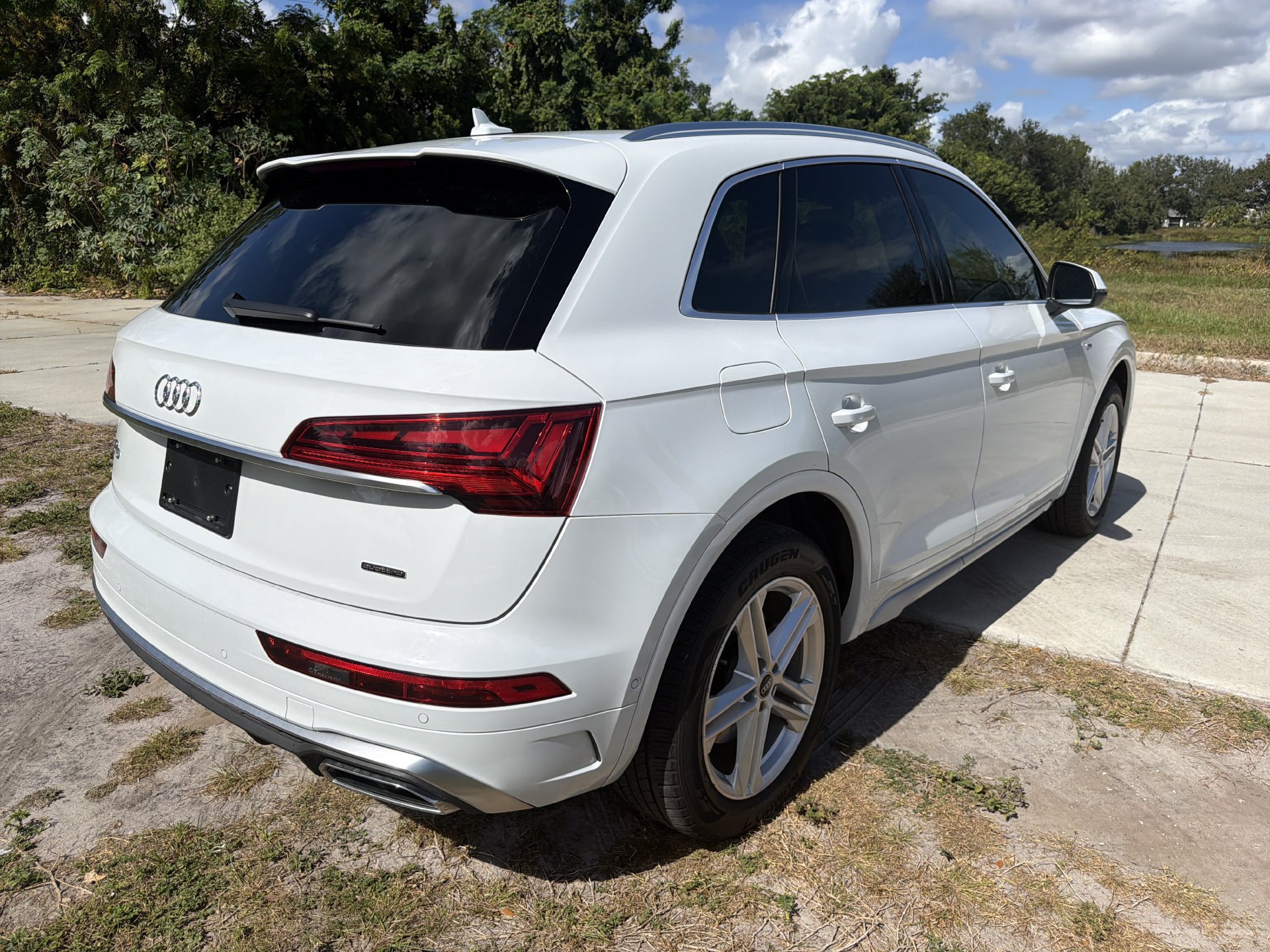 Used 2022 Audi Q5 e Prestige AWD/4WD image 4