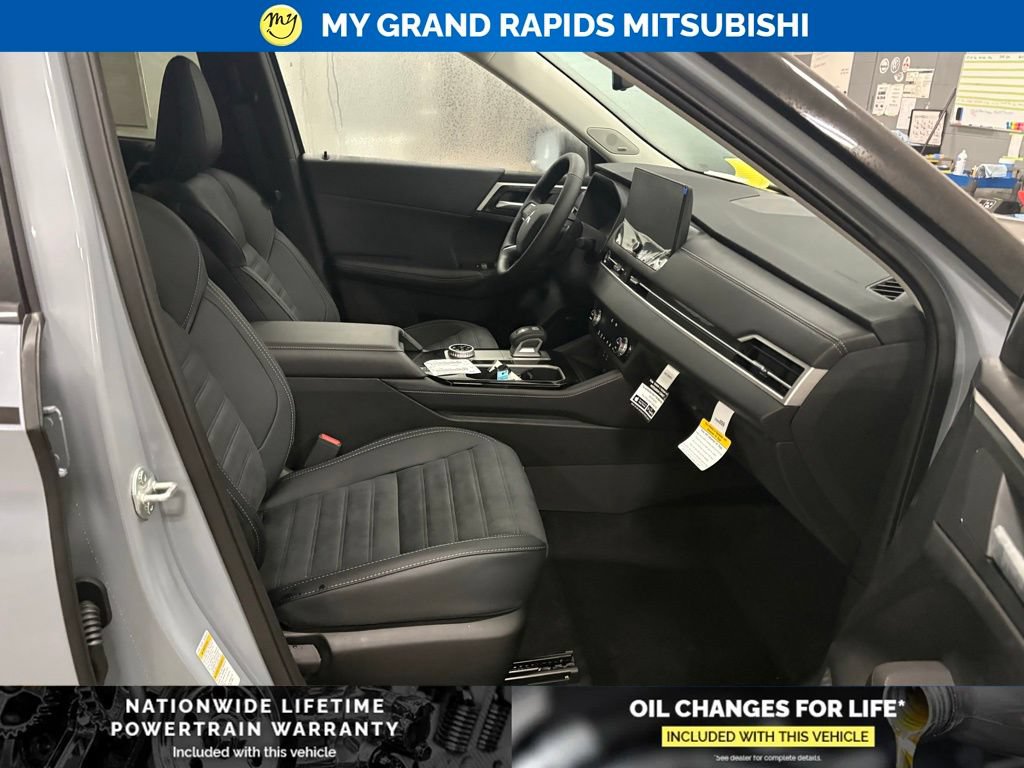 New 2026 Mitsubishi Outlander AWD image 14
