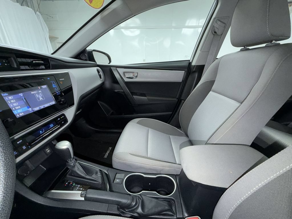 Used 2017 Toyota Corolla LE w/ Carpet Mat Package (TMS) FWD image 22