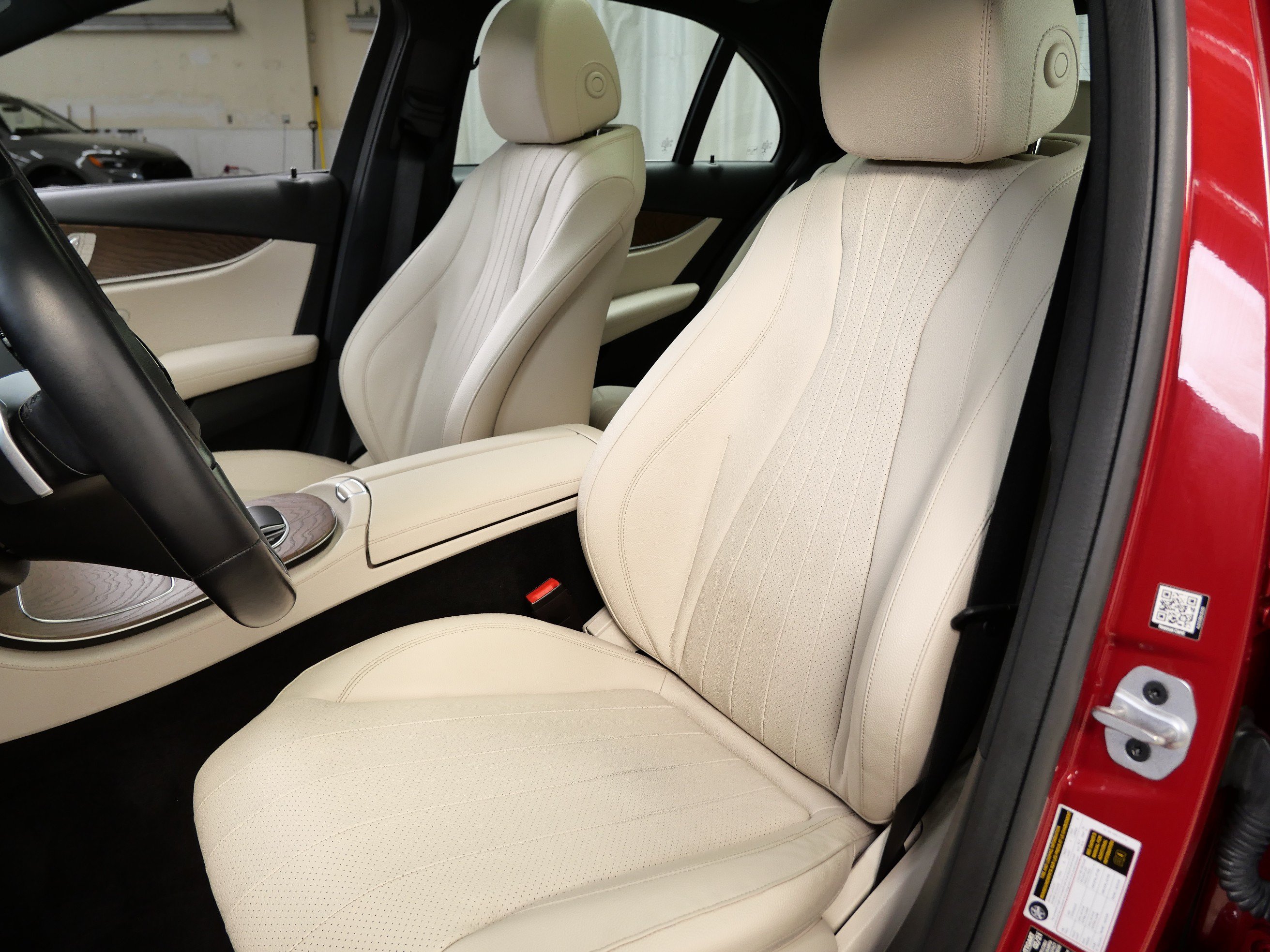 Used 2021 Mercedes-Benz E 350 4MATIC Sedan image 3