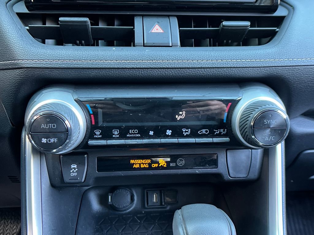 Used 2022 Toyota RAV4 LE image 17