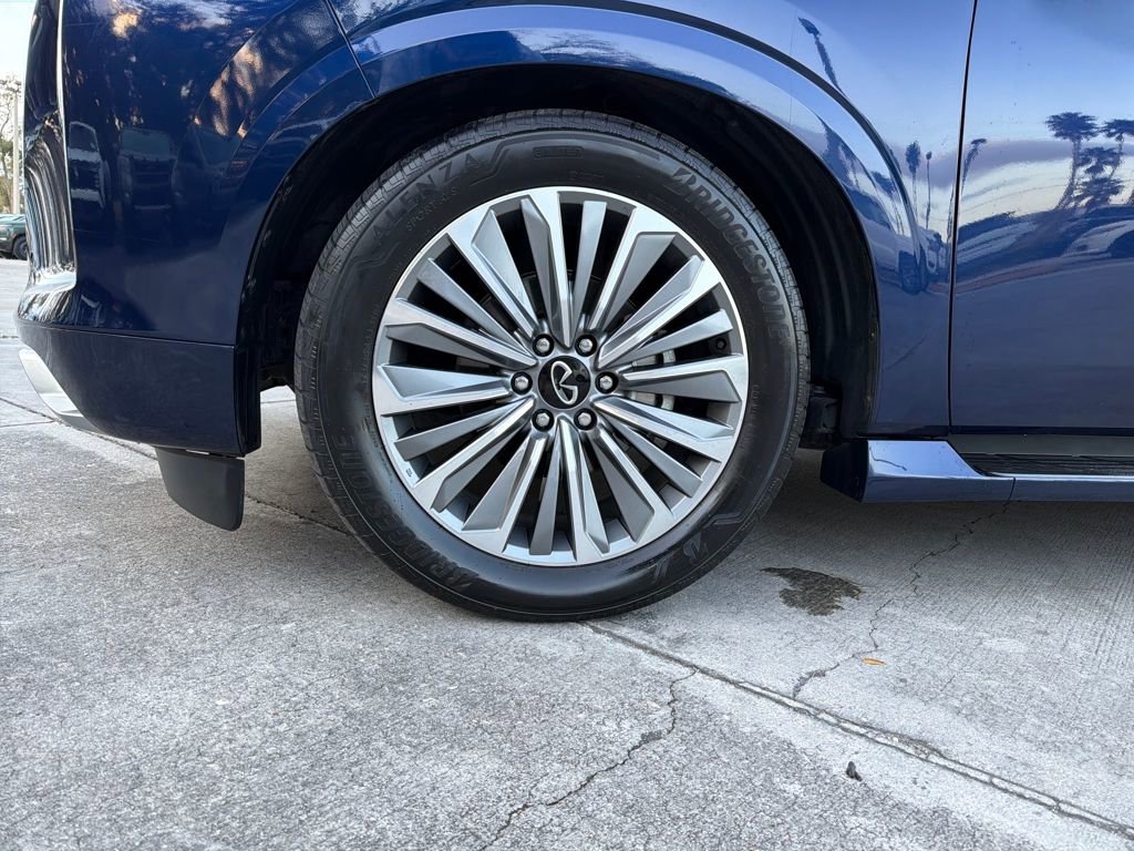 Used 2025 INFINITI QX80 Sensory image 11