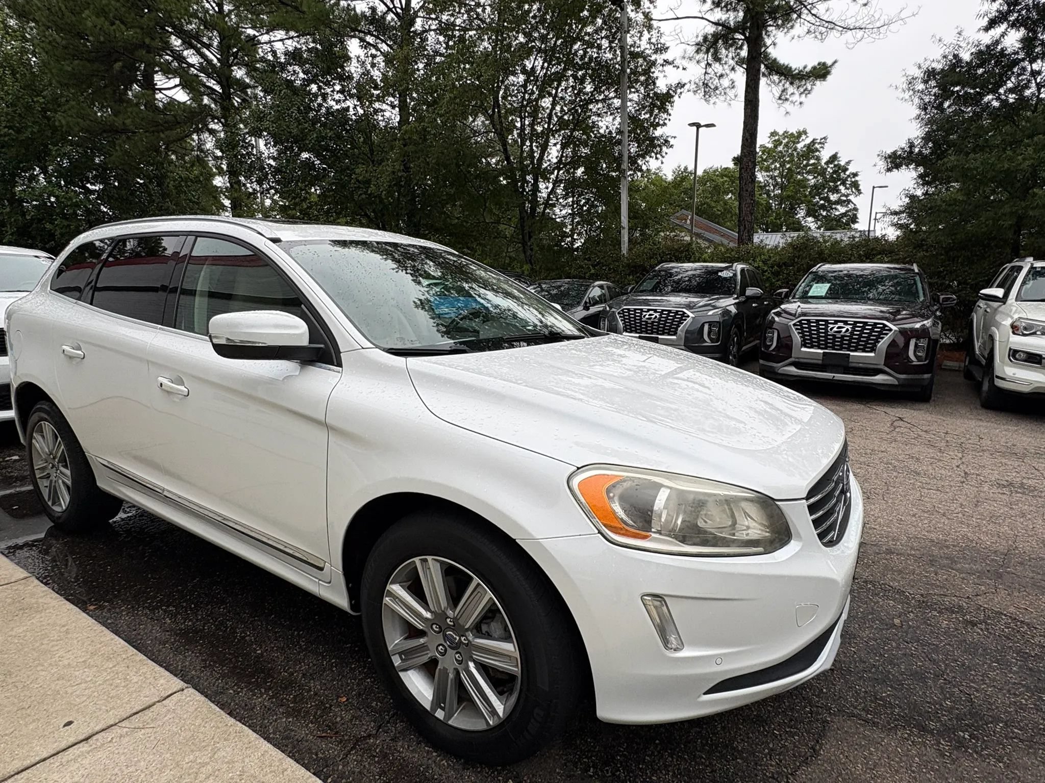 Used 2016 Volvo XC60 T6 w/ Proximity Package AWD/4WD image 4