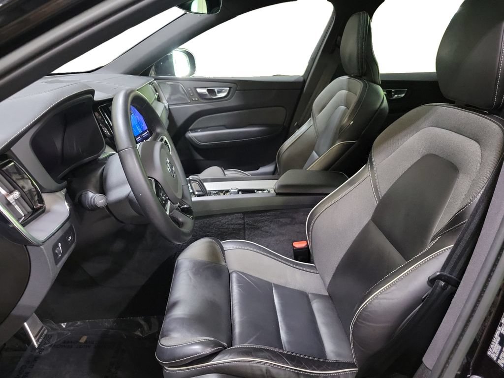 Used 2022 Volvo XC60 B6 R-Design w/ Advanced Package AWD/4WD image 13