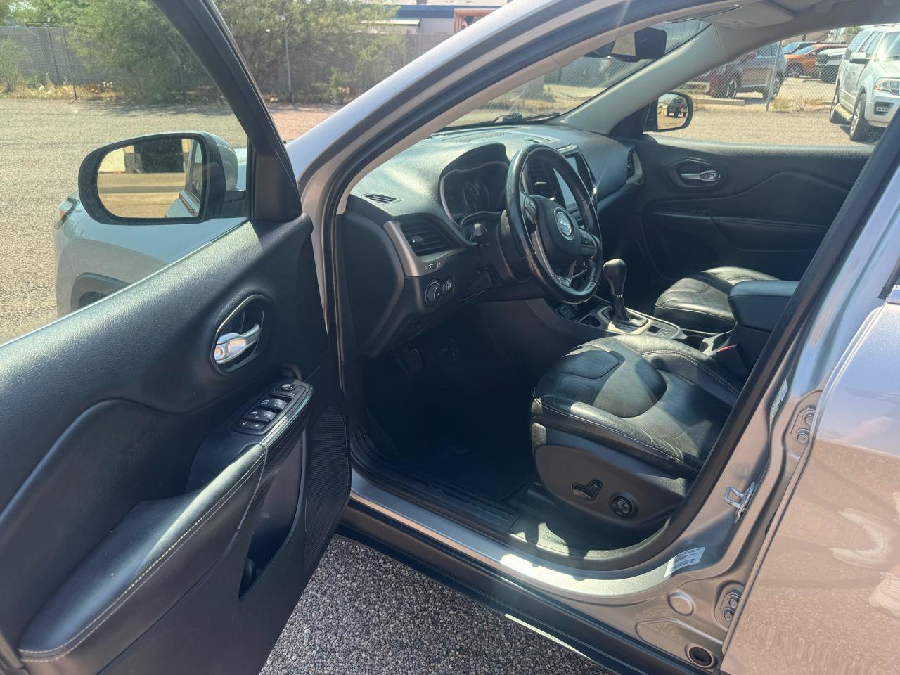 Used 2016 Jeep Cherokee Limited FWD image 18