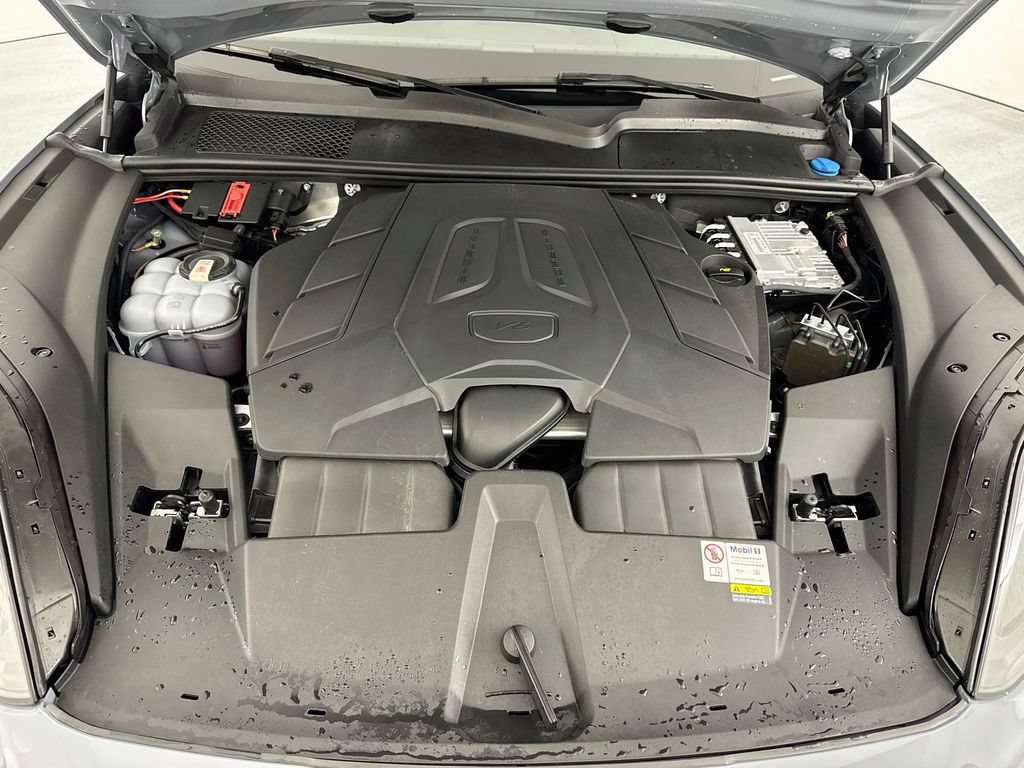 Used 2024 Porsche Cayenne Coupe AWD/4WD image 31