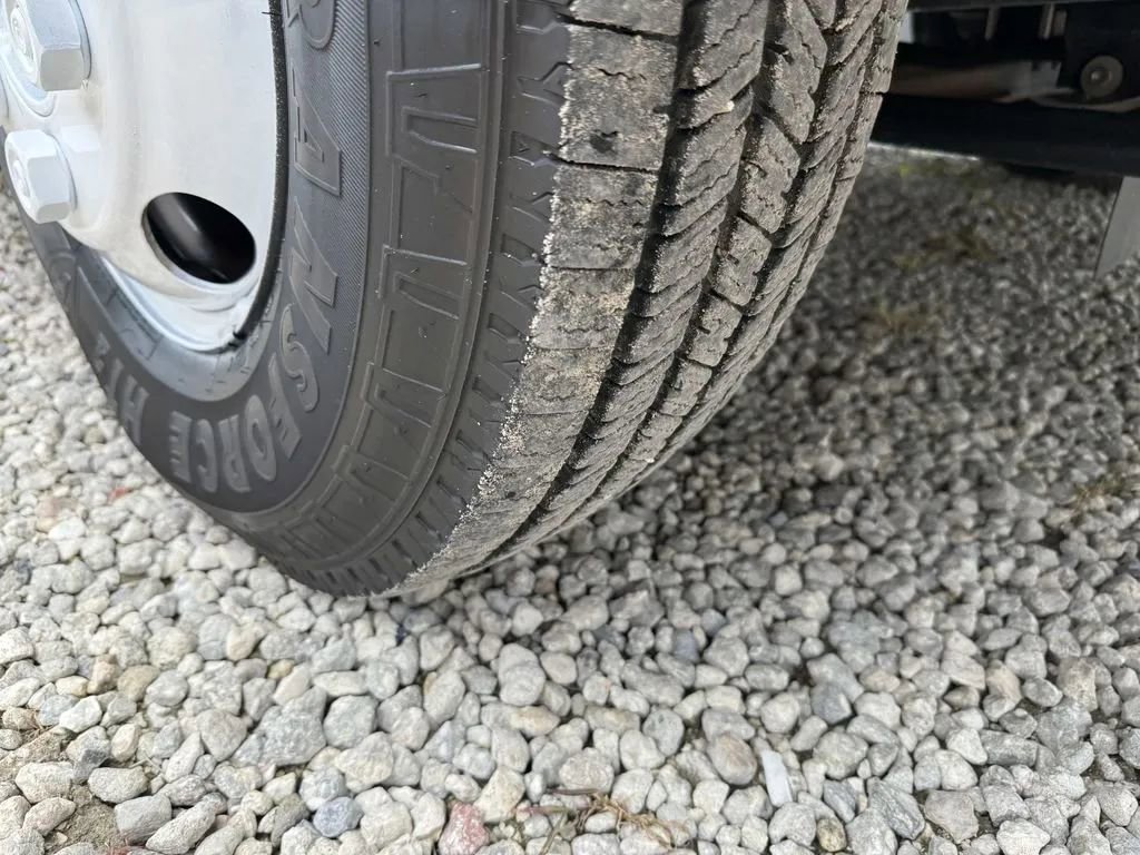 Used 2023 Isuzu NPR image 14