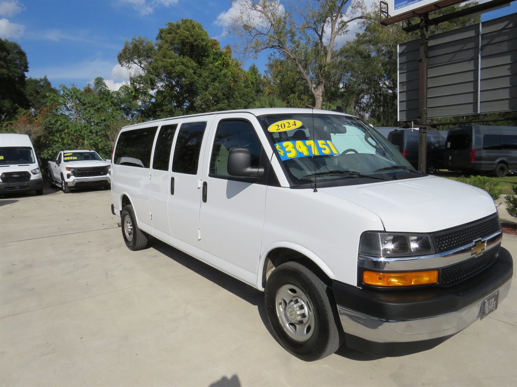 Used 2024 Chevrolet Express 3500 LS w/ Chrome Appearance Package RWD image 24